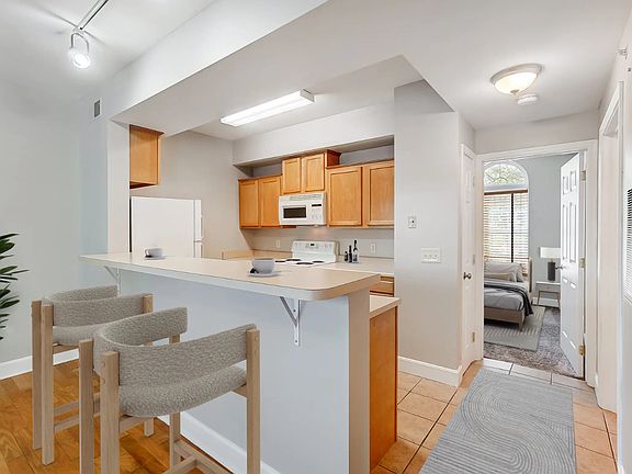 4th image of 2700 University Ct #Studio
