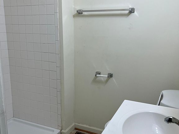 5th image of 116 Yeardley Ave