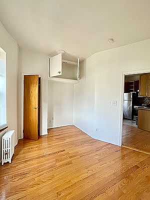 4th image of 136 McKibbin St #16