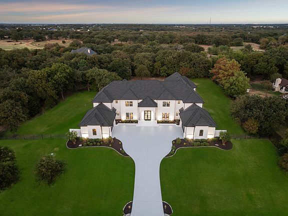 2nd image of 5704 Lighthouse Dr