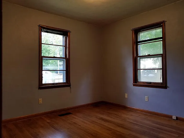 402 N Clark St — Photo 15