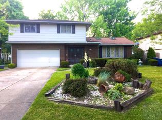 573 Cottonwood Dr, Williamsville, NY 14221