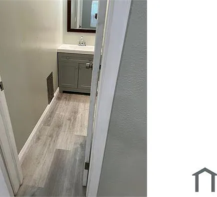 1504 W Florence Ave #7 — Photo 8