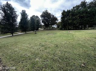 3036 Samples Rd, Louisville, TN 37777