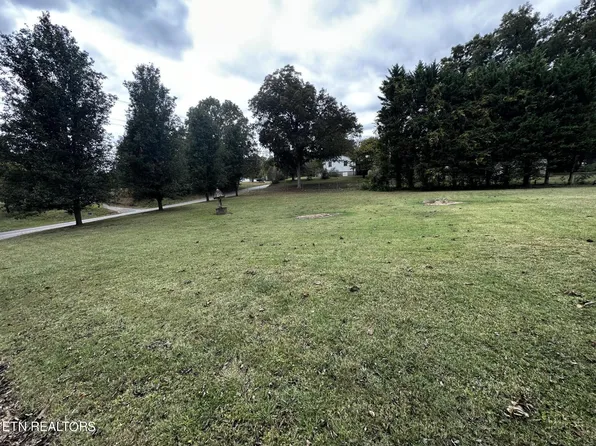 3036 Samples Rd, Louisville, TN 37777