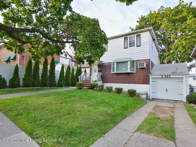 685 College Ave, Staten Island, NY, 10302