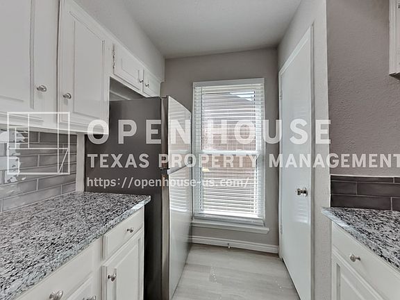 4th image of 1618 Live Oak Hollow St