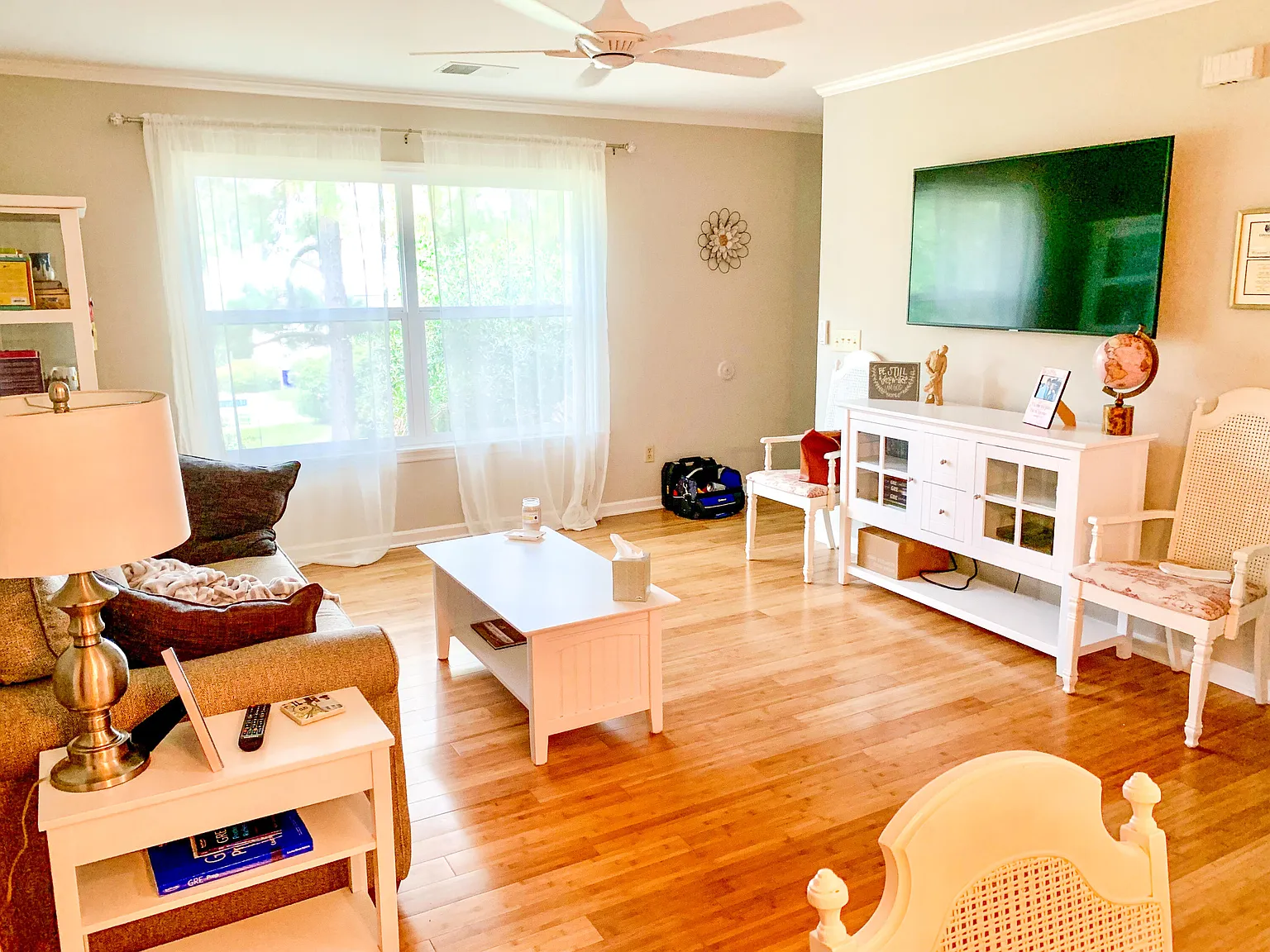 2 bed, 2.0 bath, 905 sqft, $2,400 — Photo 1