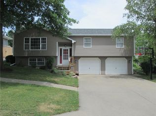 18 Hemlock St, Pella, IA 50219