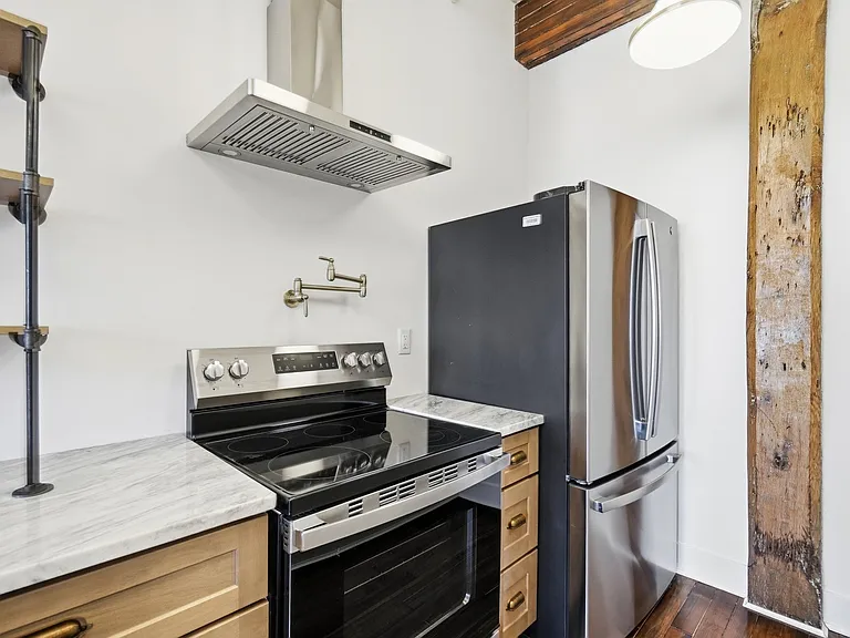907 Main St #10 — Photo 6