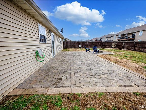 4th image of 1686 Columbia Dr
