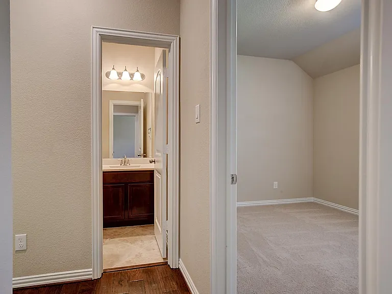 217 Baldwin Dr — Photo 3