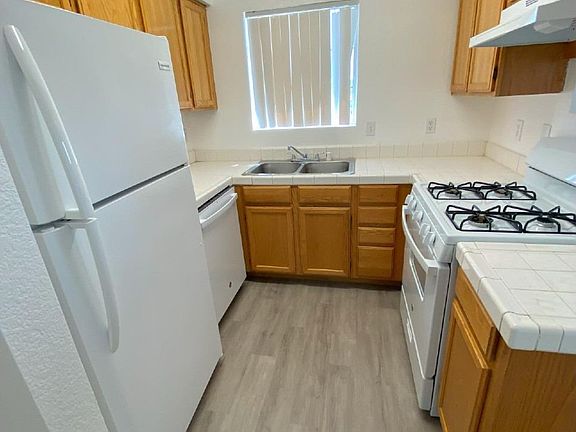 5th image of 1559 E Courtney Pl #75-04