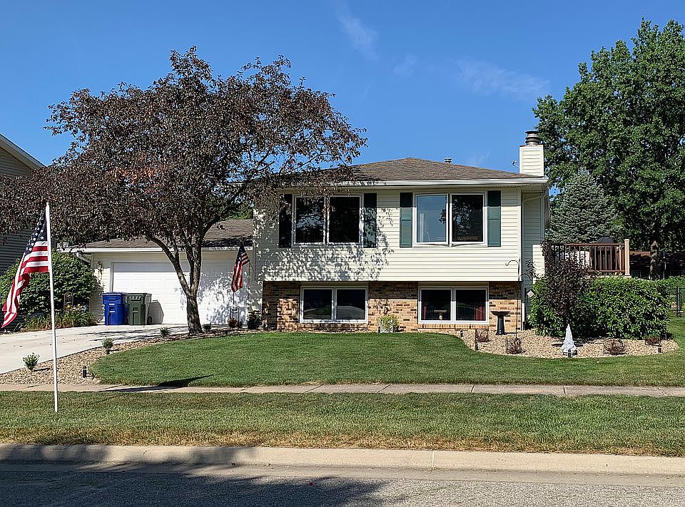2nd image of 830 Lynda Rd