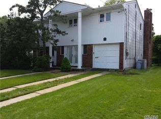 2954 Len Dr, Bellmore, NY 11710