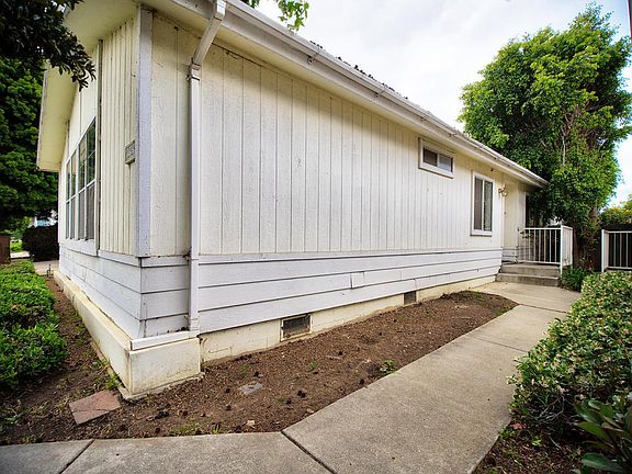 2nd image of 256 Pomo St