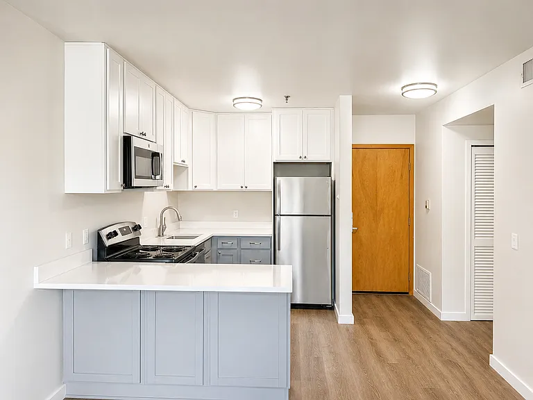 620 Red Table Apartments — Photo 12