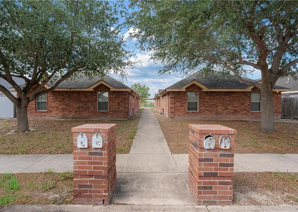 1607 W Portales Dr #3