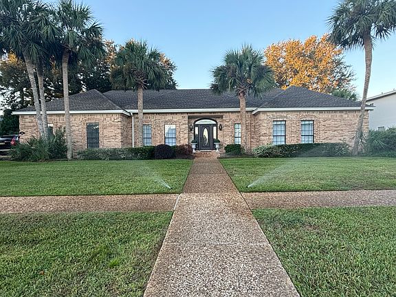 4th image of 131 Country Club Dr W