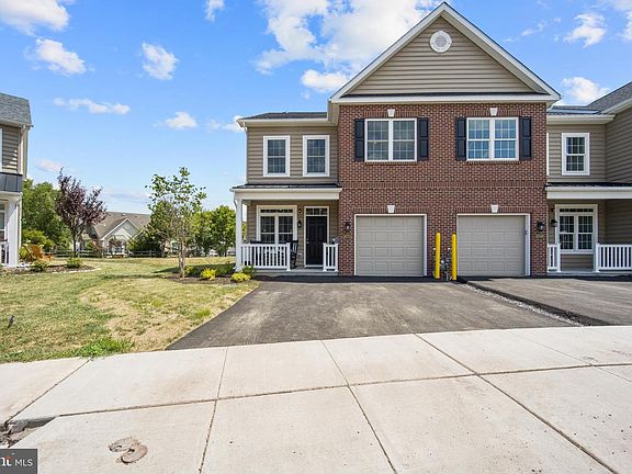 2nd image of 16723 River View Cir