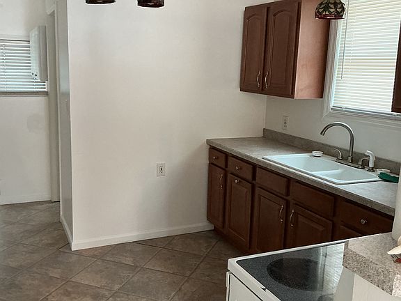 3rd image of 40 Grove St Floor 1