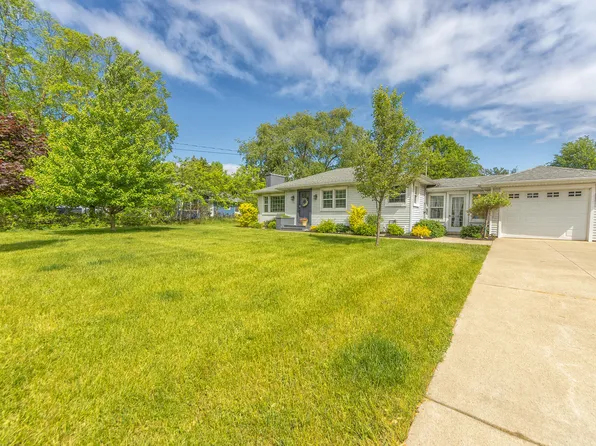 212 Randolph St, Douglas, MI 49406