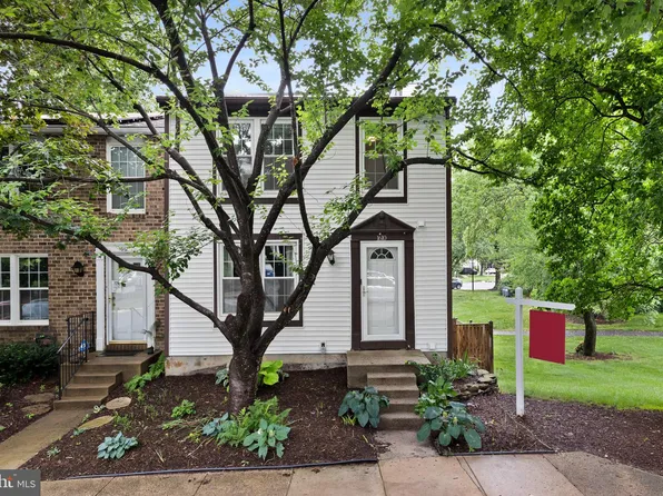 1610 Sierra Woods Dr, Reston, VA 20194