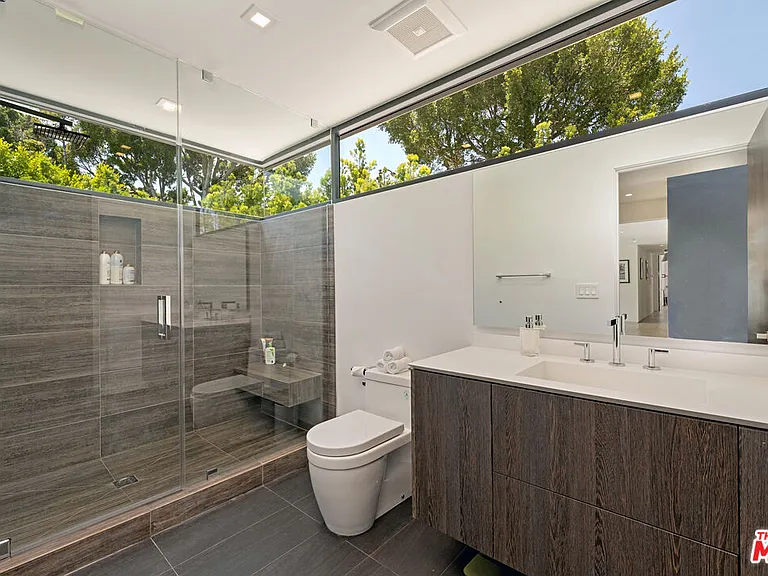 9570 Sunset Blvd — Photo 28