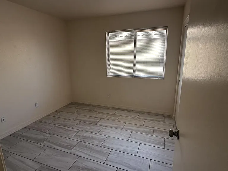 8563 W Mission Ln — Photo 17