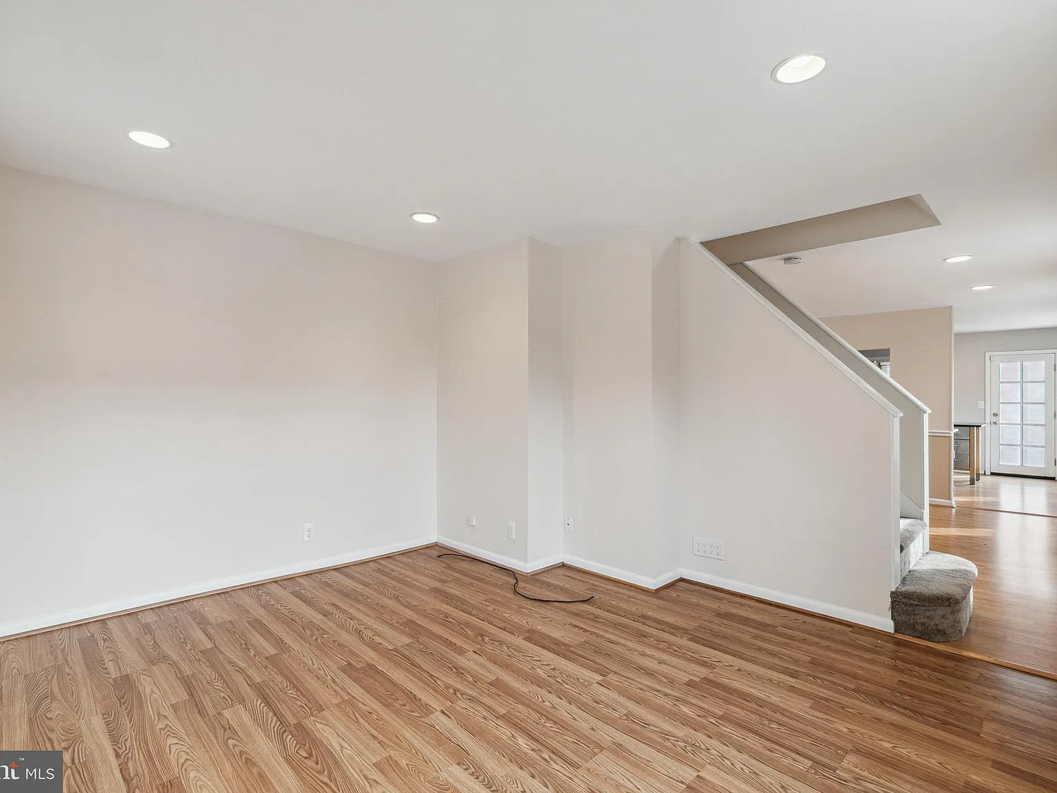 3 bed, 2.0 bath, 1344 sqft, $2,200 — Photo 2