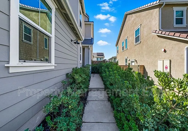 32017 Radiant Dr — Photo 4