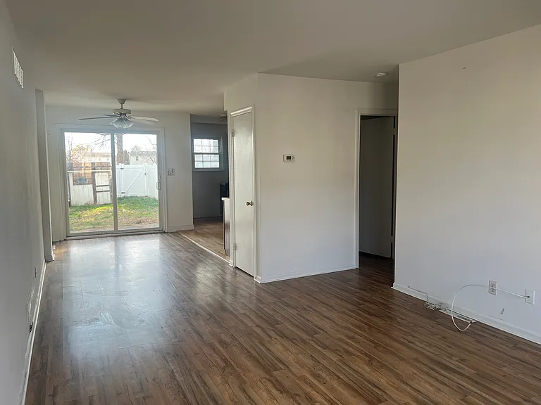 325 Barley Dr — Photo 2