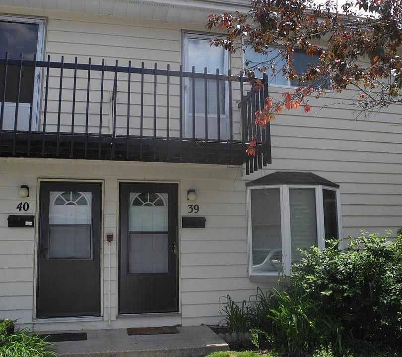 1st image of 39 N Lakewood Gardens Ln