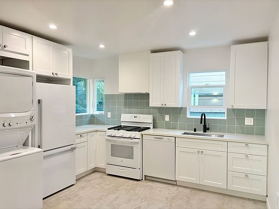4th image of 4941 York Blvd #1