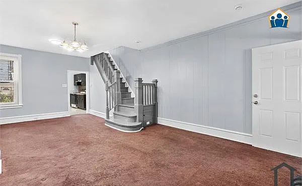 950 E Russell St — Photo 2