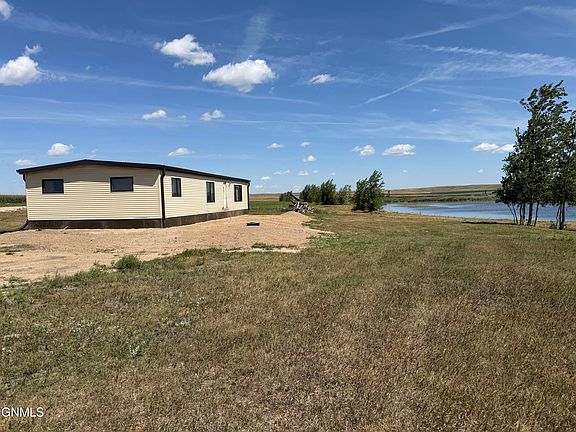 4th image of 122 Round Lake Rd