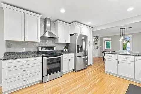 4 bed, 2552 sqft, $3,300 — Photo 2