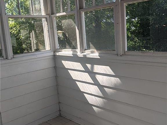 4th image of 598 Highland Ave