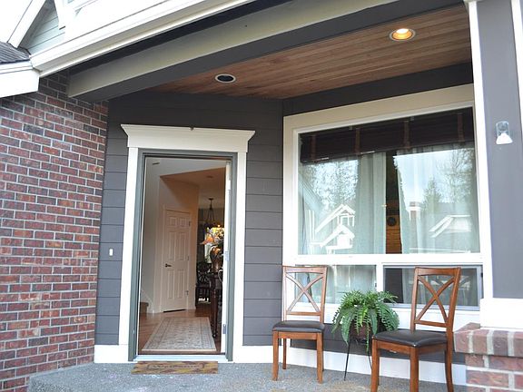 4th image of 2492 NE Laurelwood Ln