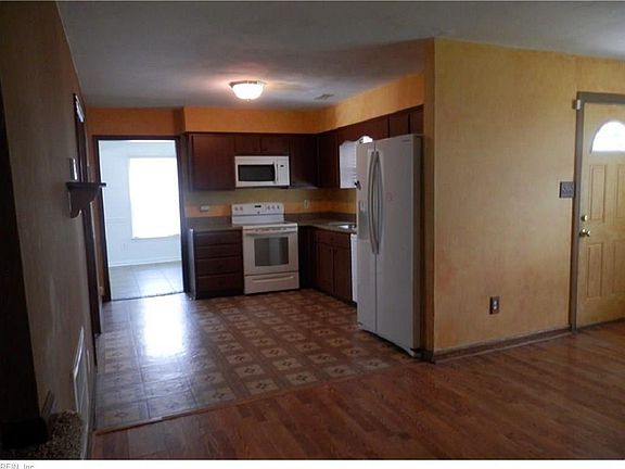3rd image of 5453 Sweetwater Ct