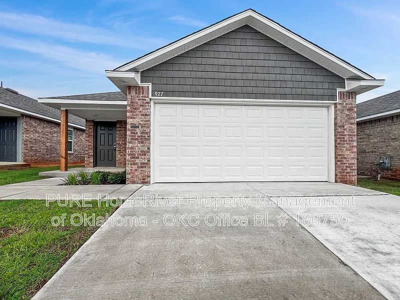927 Hudson Rd