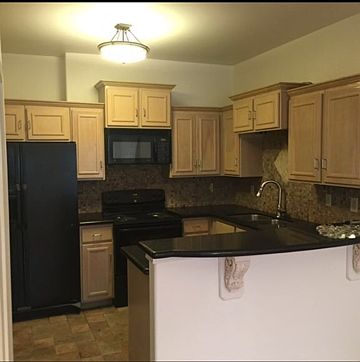 5th image of 109 E Del Mar Blvd APT 19