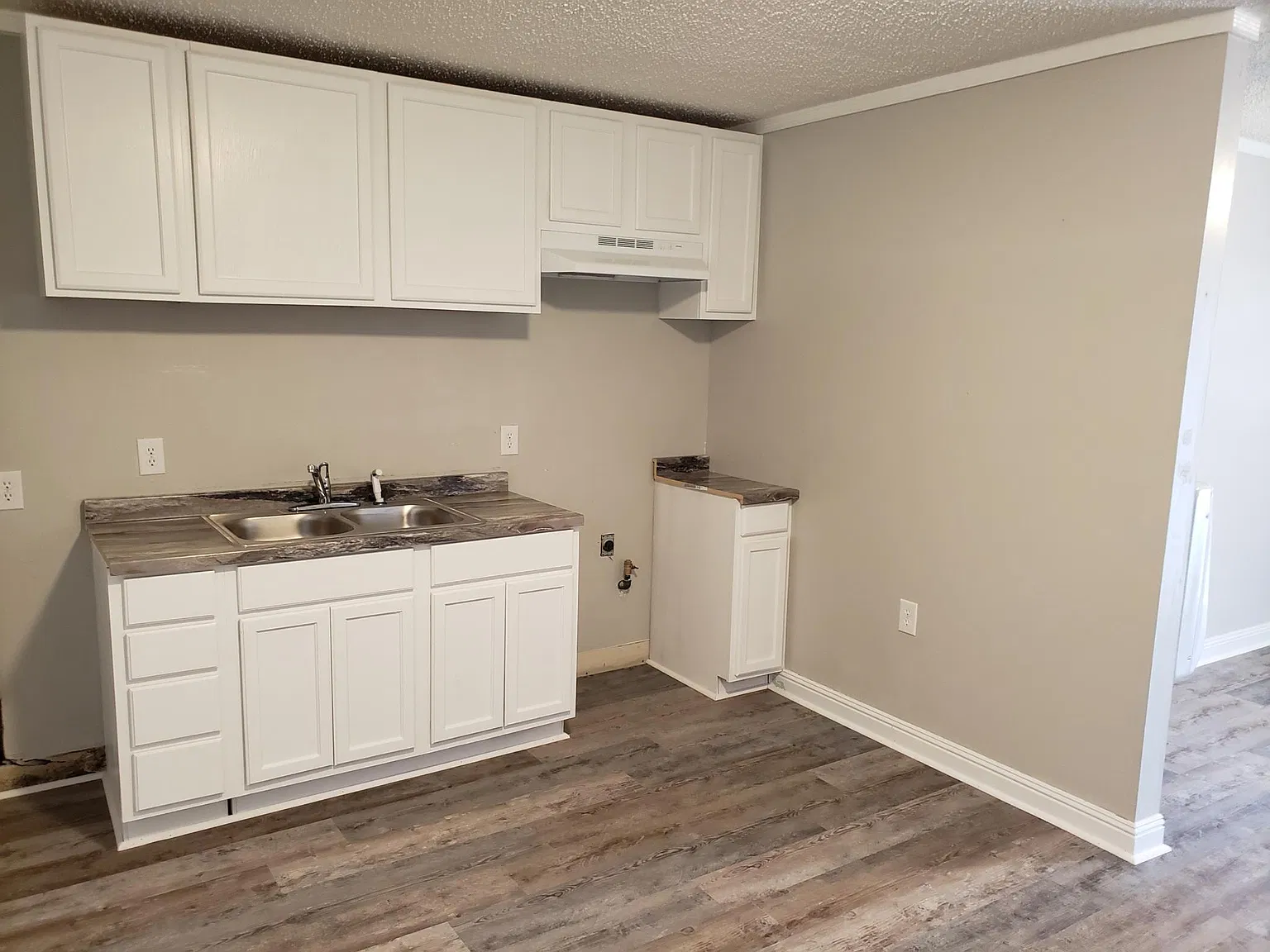1113 S Hickory St — Photo 3