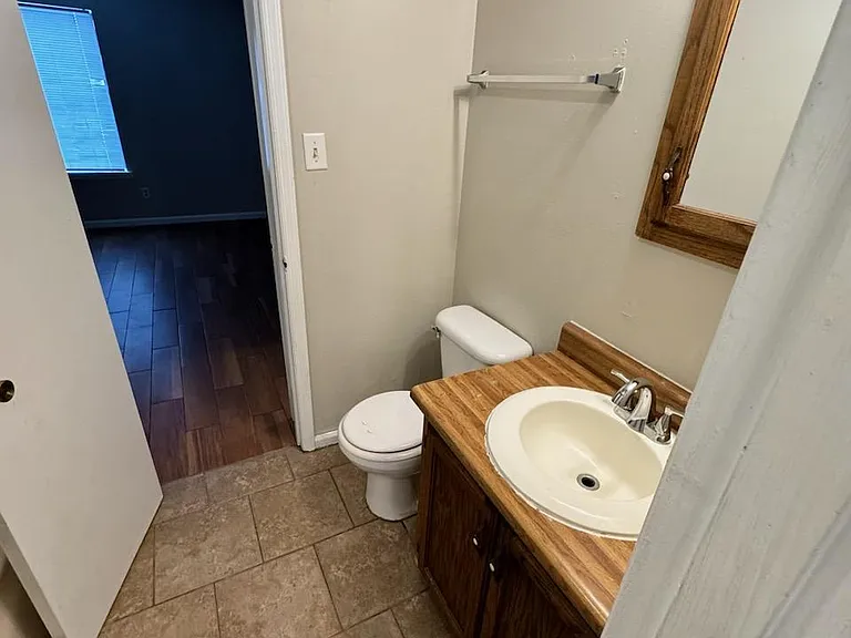 1808 Graymont Ln #B — Photo 9