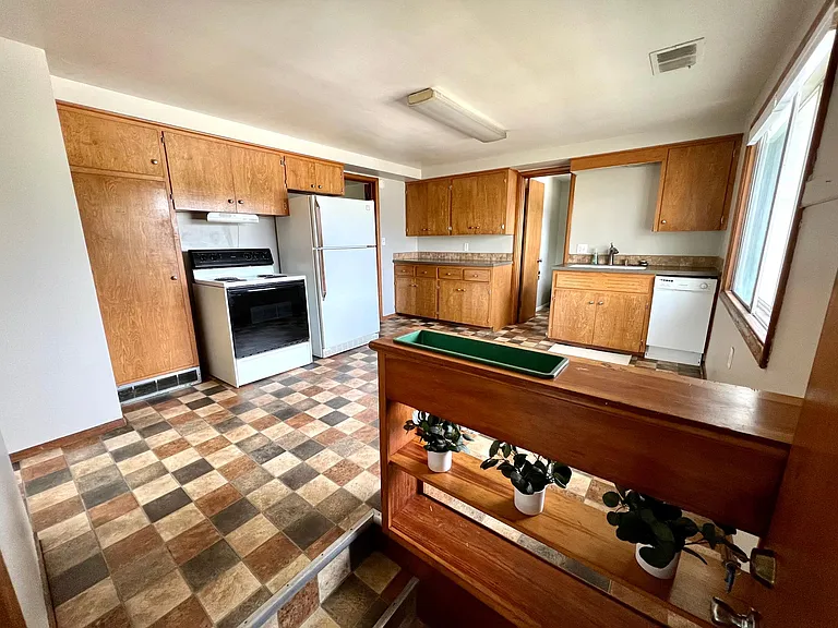58 W Washington Ave #3 — Photo 3