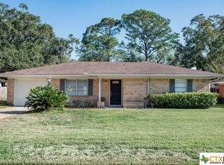 505 Suzanne St, Edna, TX 77957