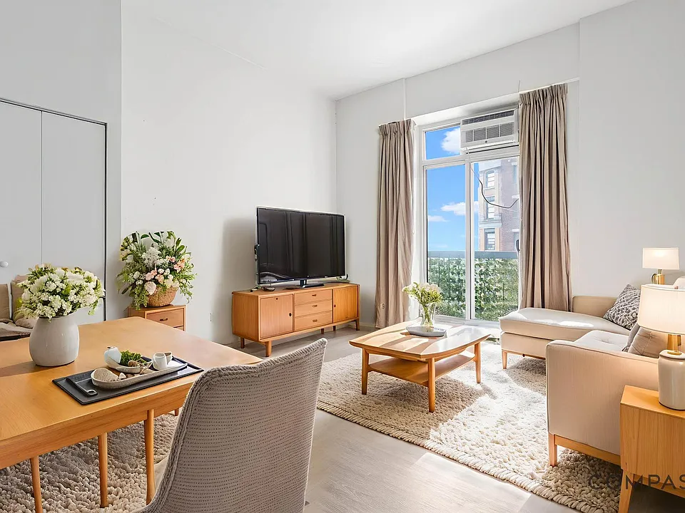 88 Fulton St #120