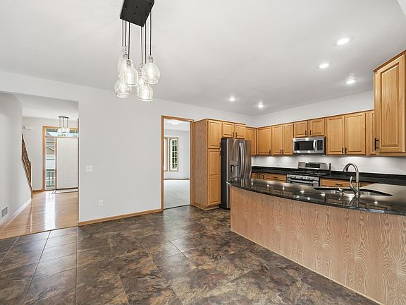 5th image of 1693 Windsor Dr S