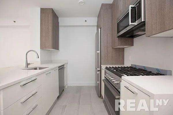 Rented by REAL New York | media 31