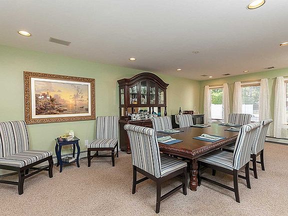 4th image of 48 Westwood Dr